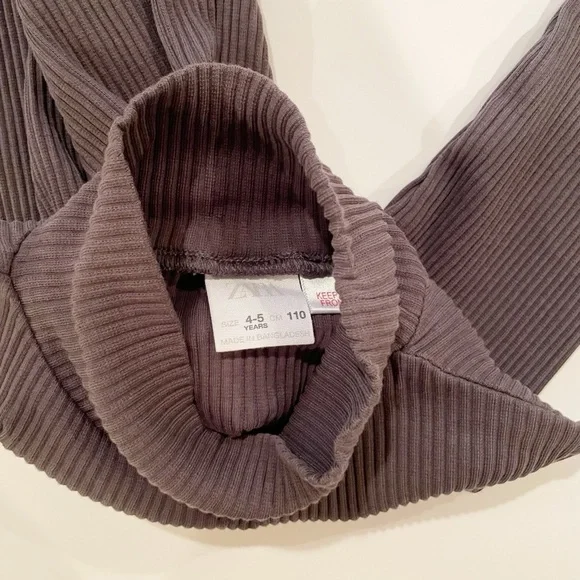 Zara 4-5T gray ribbed turtleneck - Picture 3 of 3